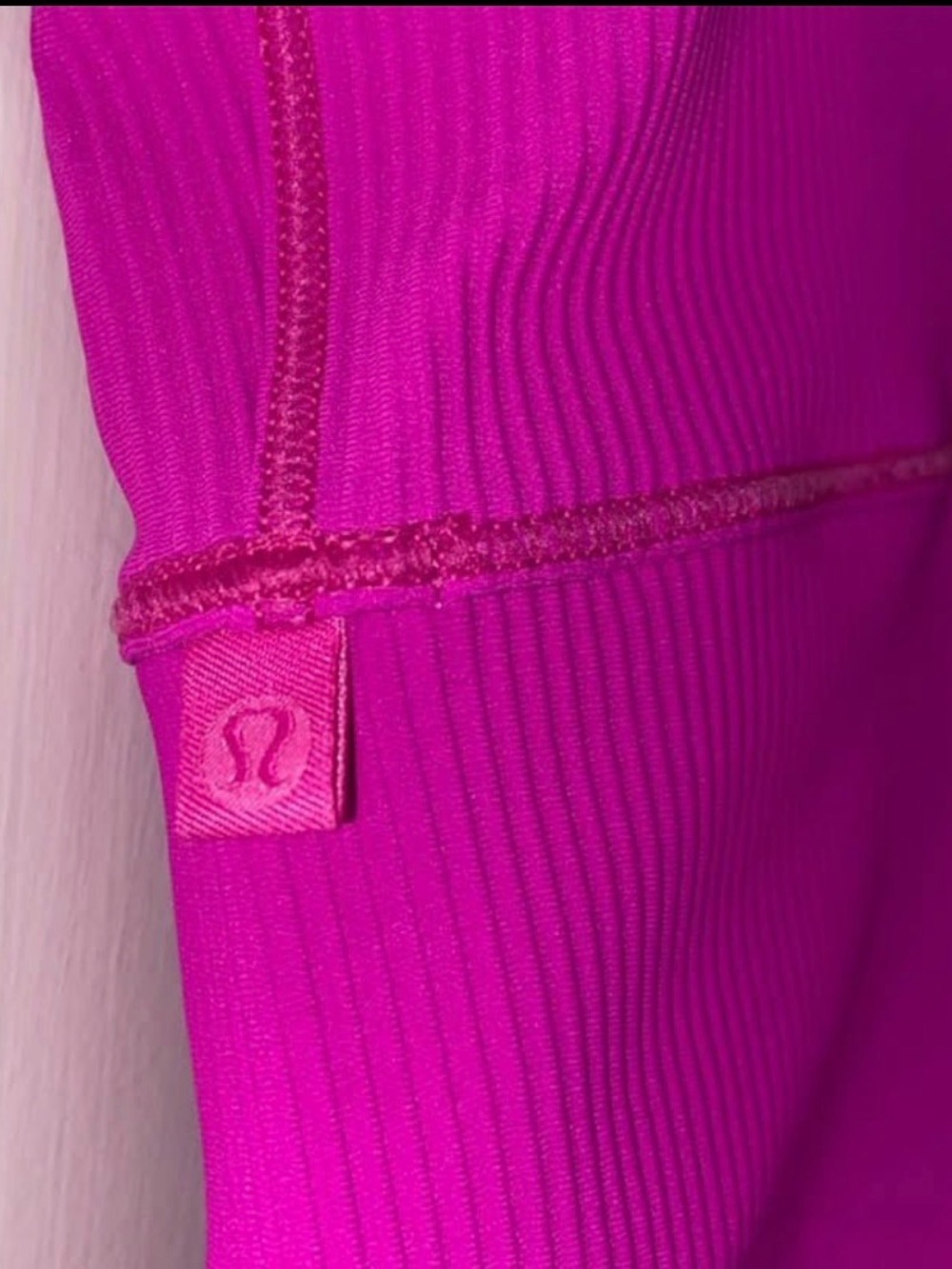 Lululemon Power Pivot Tank Top
Ribbed size 6 - Picture 8 of 8